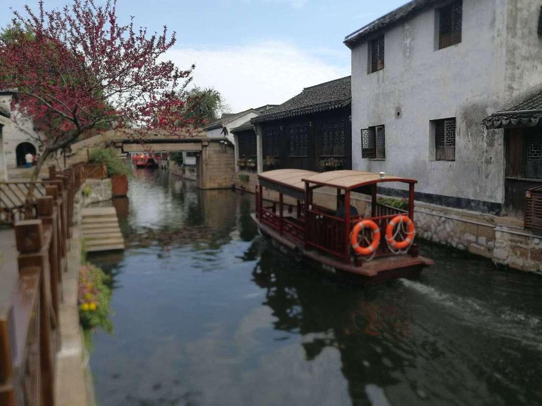 逃离沙漠小镇
